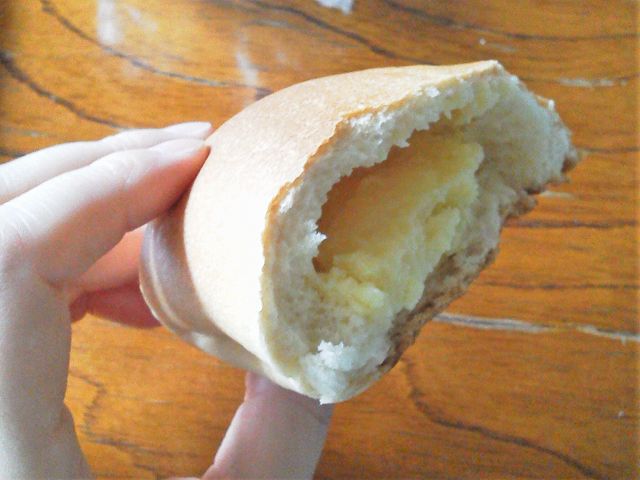 温泉パンのクリームパン中身