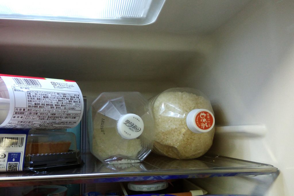 ペットボトル米びつの冷蔵庫保管の様子
